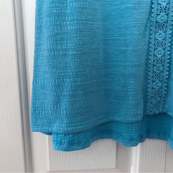 CABLE and GAUGE Aqua Sleeveless Vee Neck Lace Trim Shirt Size M - Picture 3 of 7